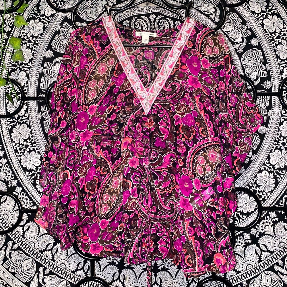 Floral print Banana Republic women’s sheer v-neck blouse